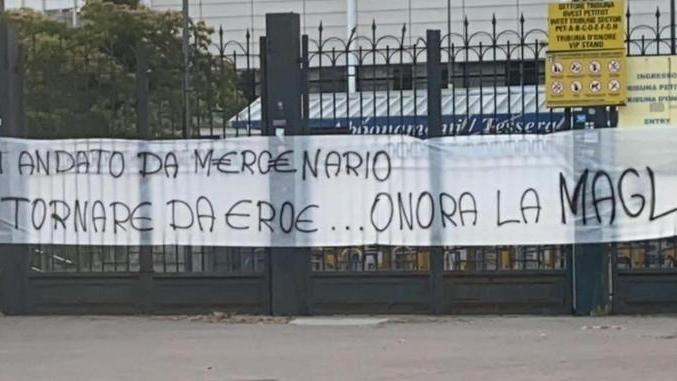 Torna Buffon: tra i tifosi c’è chi decide di contestare