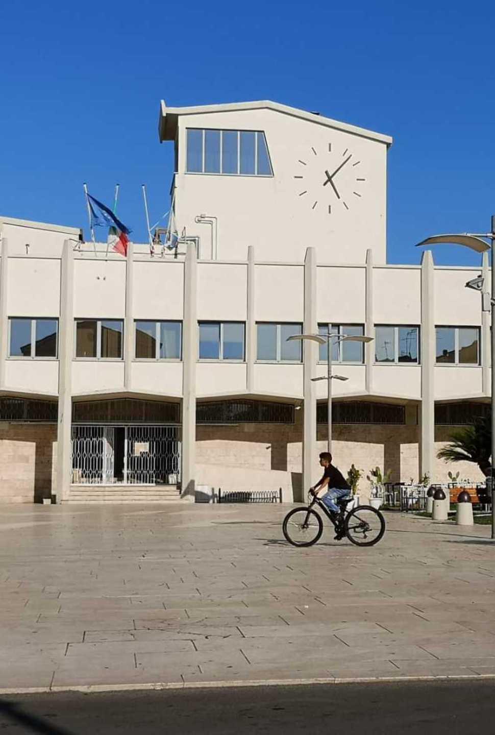 Solo due presenti, salta la commissione Statuto