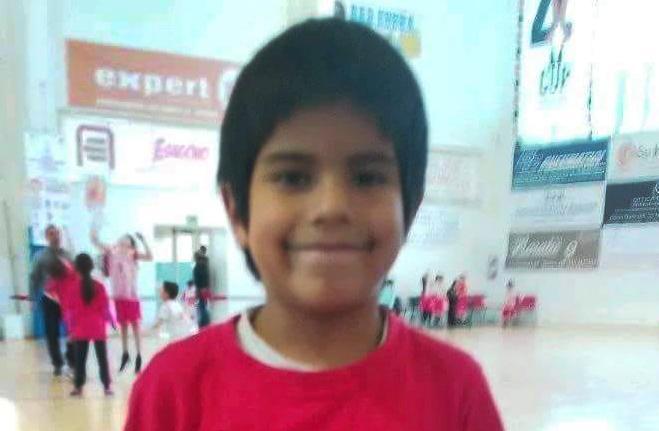 Bimbo morto in piscina a Orosei: «Arduo anche per un adulto sfilare la mano da quel tubo» 