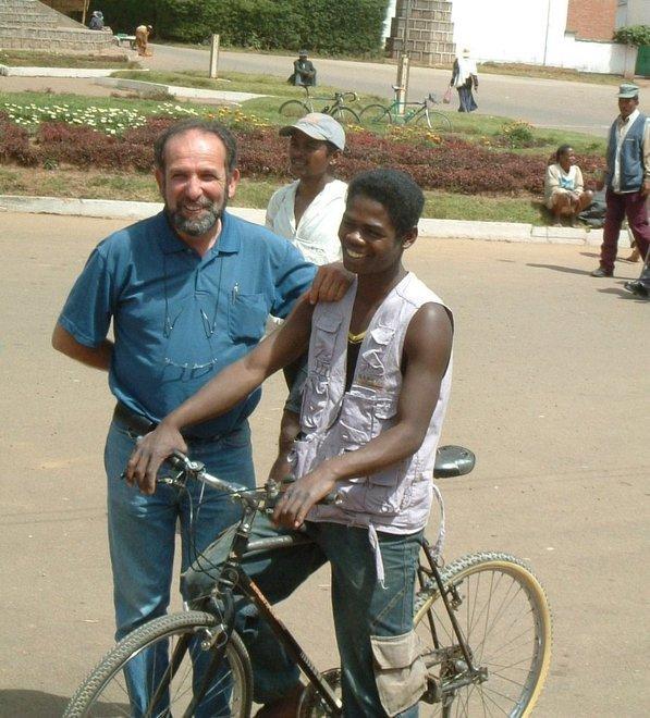 Carpi. Luciano Lanzoni resta in Madagascar sepolto vicino ai suoi lebbrosi 