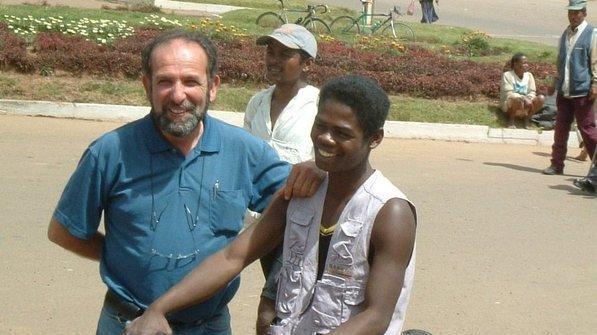Carpi. Luciano Lanzoni resta in Madagascar sepolto vicino ai suoi lebbrosi