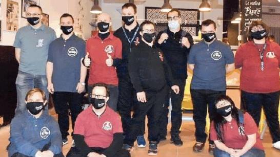 Il gruppo dei ragazzi al Parco del Mulino in una foto d'archivio