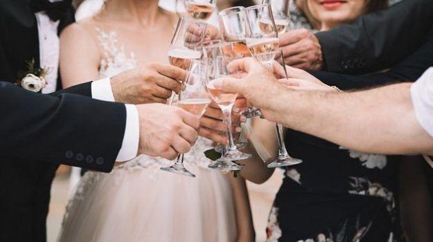Duecento persone multate a una festa di matrimonio e due battesimi