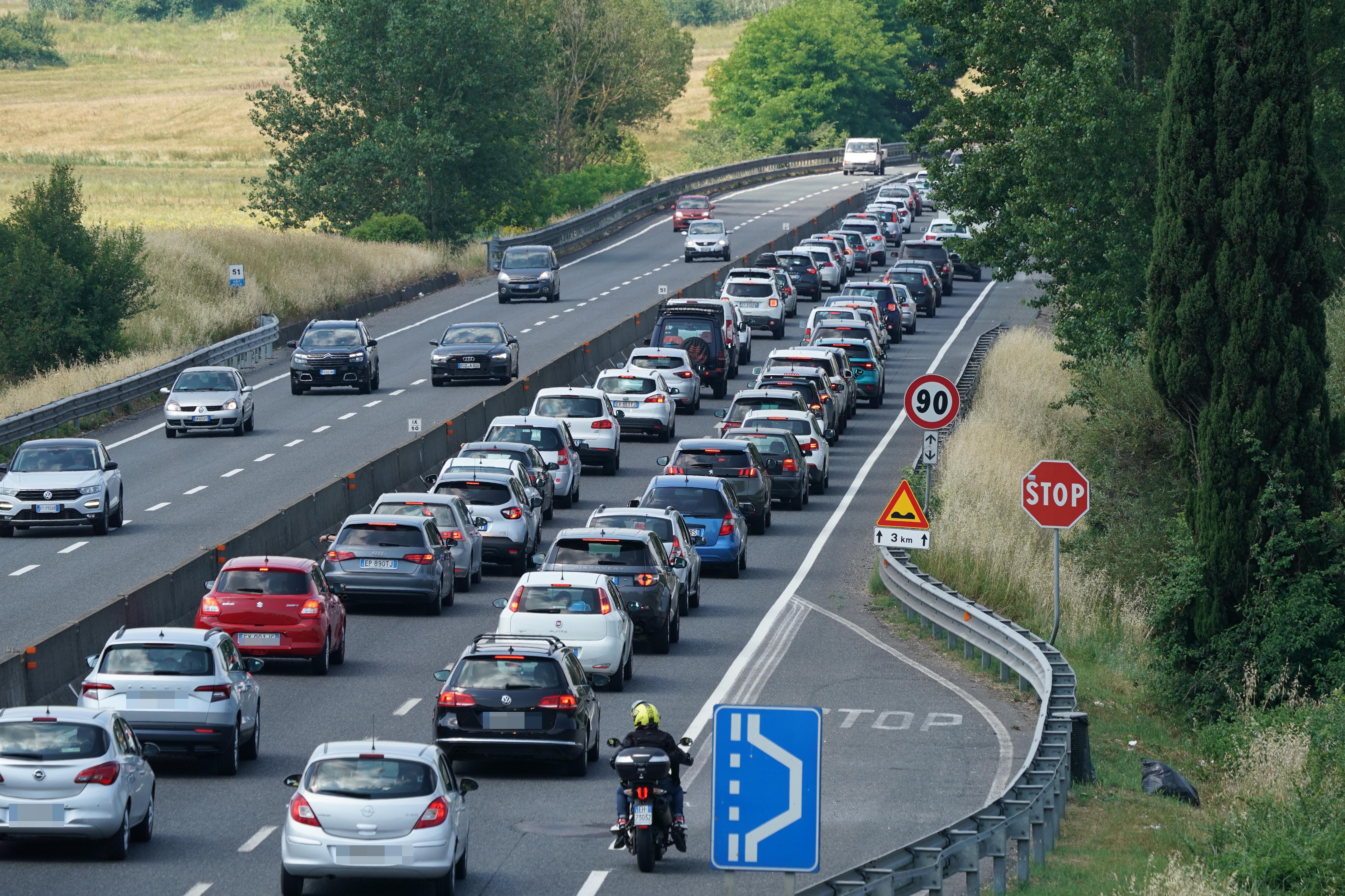 Frane, giunti rotti e ora una voragine: la Fi-Pi-Li ormai è una roulette russa 