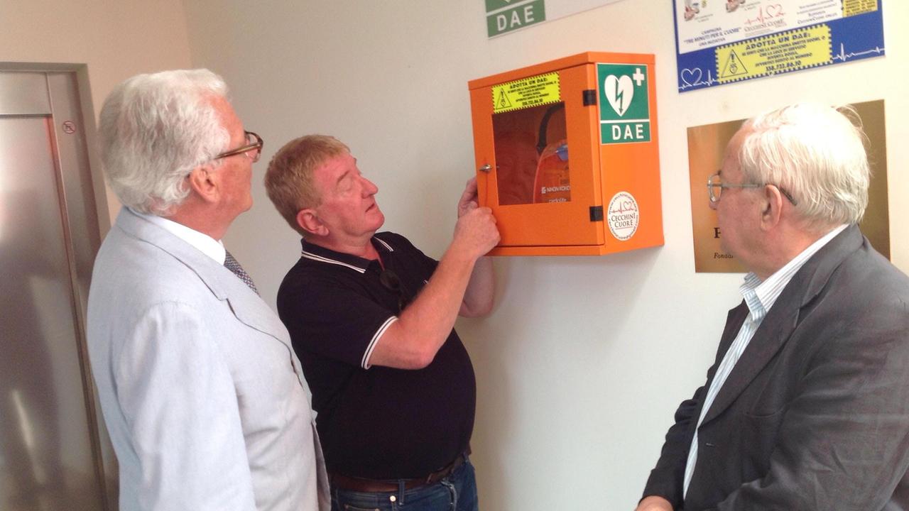 Colpita da un attacco di cuore, viva grazie al defibrillatore