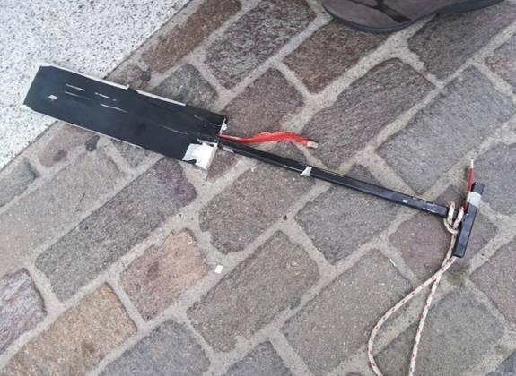 Fanno saltare in aria il bancomat delle poste e scappano dopo aver raccolto le banconote 