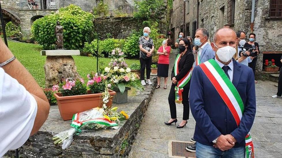 L’alluvione 25 anni dopo Alla cerimonia torna la gente