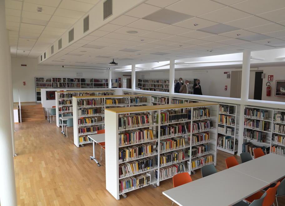 Con la biblioteca Perodi nuova vita all’ex scuola 