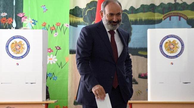Armenia: Pashinyan annuncia vittoria, Kocharyan denuncia brogli