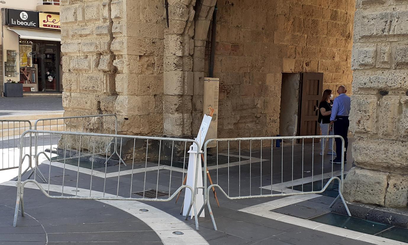 Transenne anche davanti alla Torre