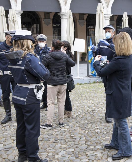 Modena. Nuovo blitz dei no mask all’Urp Offese alle addette e ai cittadini 