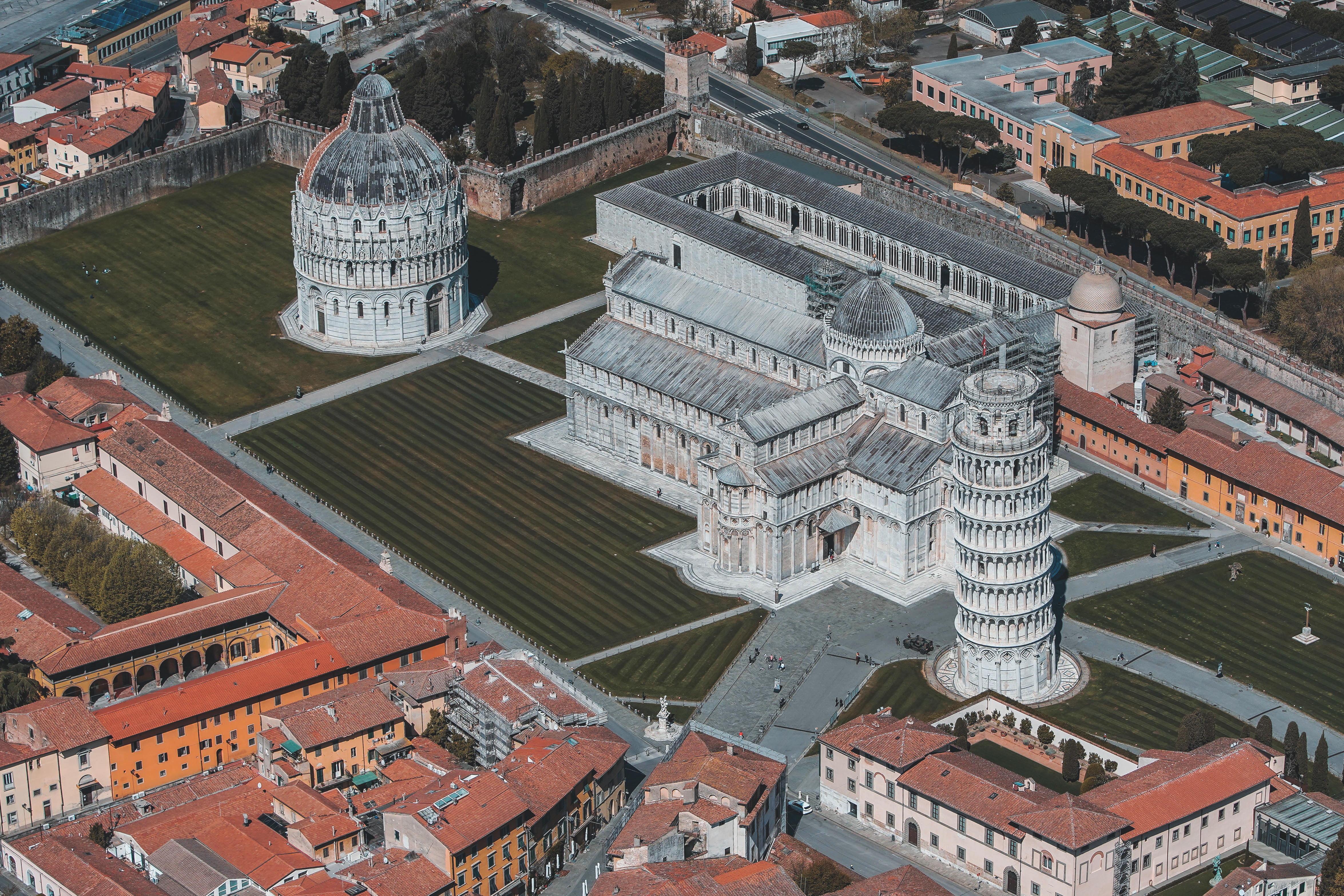 Il rito del solstizio d’estate e la Torre, lì non per caso 