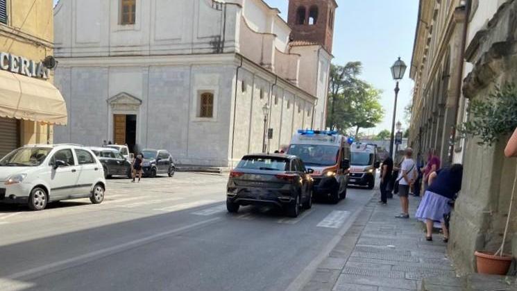 Nonna e nipote travolti sulle strisce in via Elisa