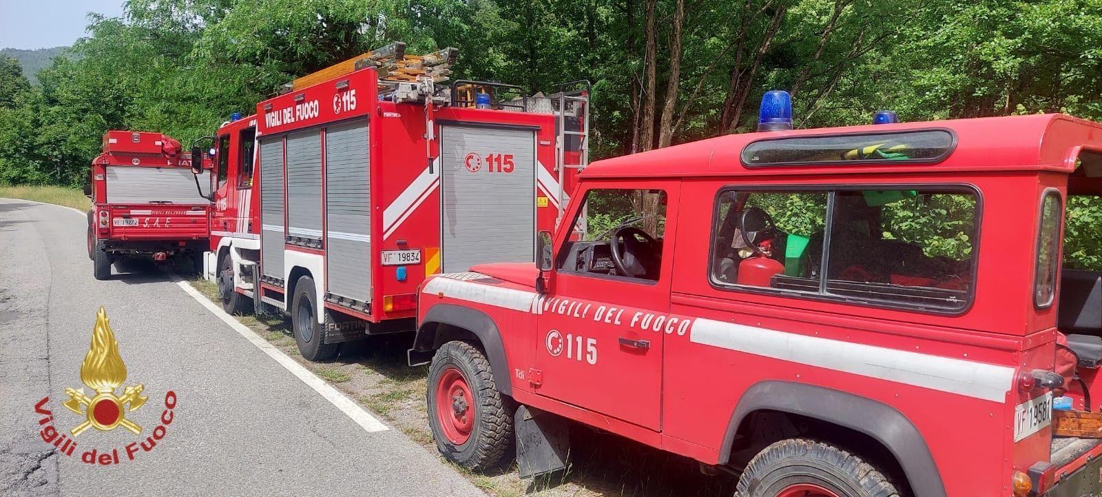 Le squadre dei vigili del fuoco intervenute a Fossato