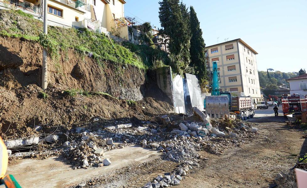 Crollò il muro per 30 metri e sei auto furono distrutte, assolto l’unico imputato 