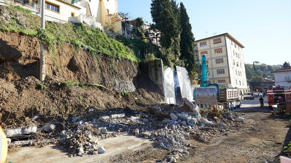 Crollò il muro per 30 metri e sei auto furono distrutte, assolto l’unico imputato