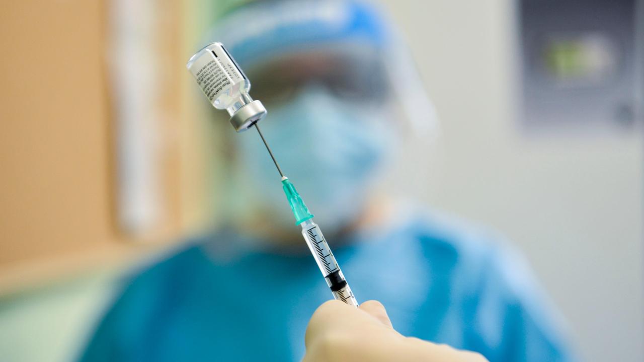 Non c'è certezza sulle dosi di luglio, stop alle prenotazioni sul portale dei vaccini