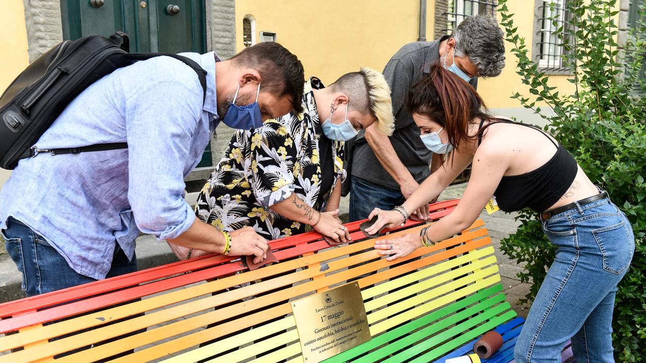 Il consigliere Bianucci (il primo a sinistra) e i membri del gruppo Echo al lavoro (foto Sernacchioli)