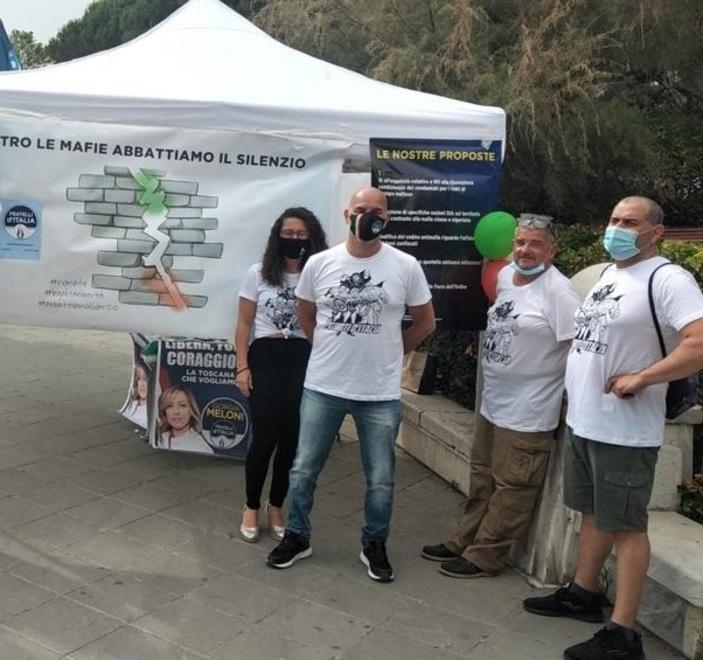 Un gazebo contro le mafie Fratelli d’Italia alla Caravella