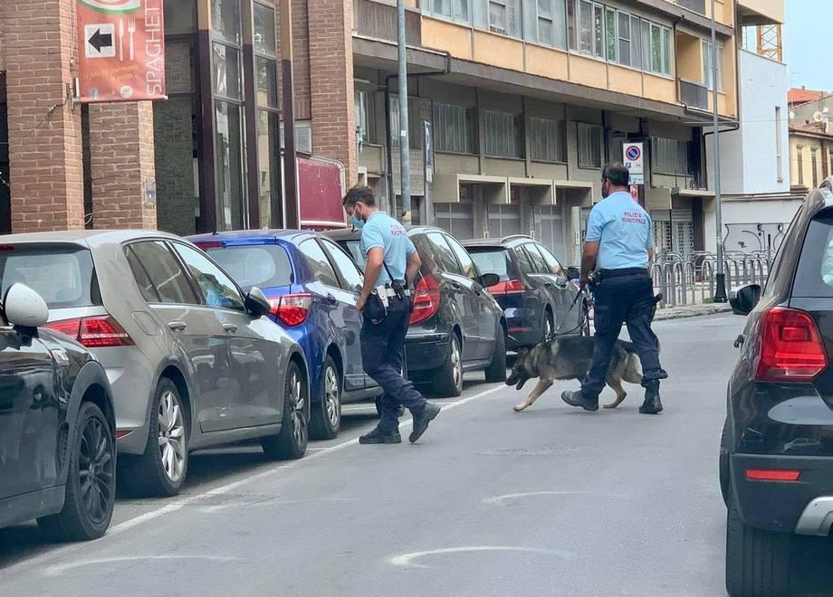 Vigili schierati anche con i cani 