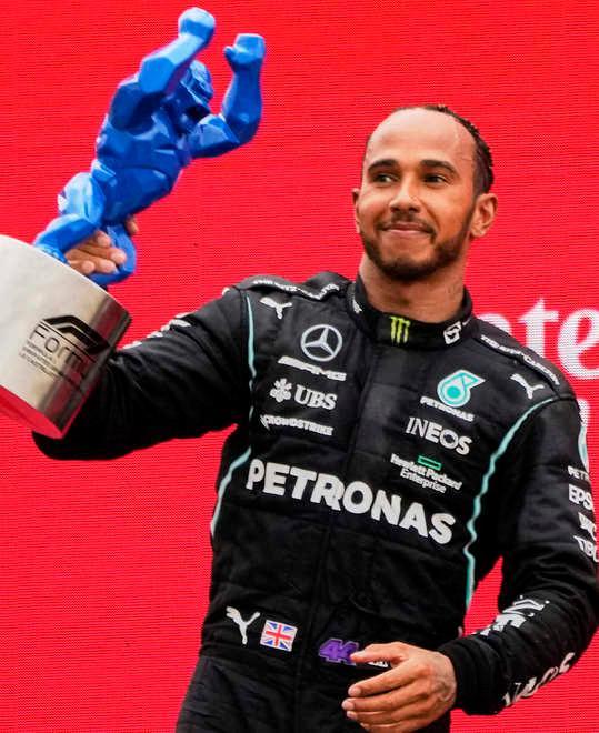 E Verstappen si diverte Hamilton: «Difficile difesa»