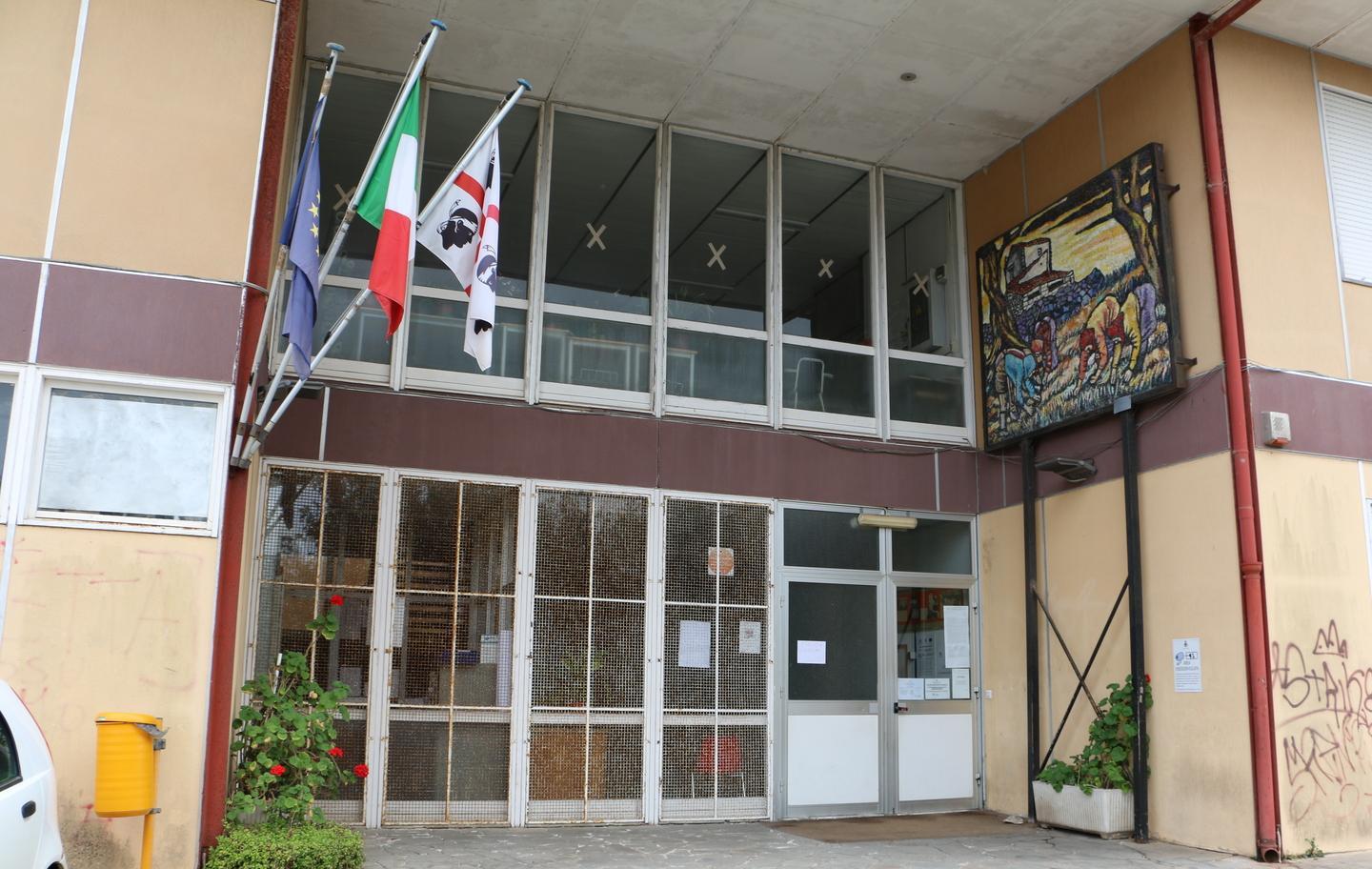 «La scuola con l’amianto utilizzata da attori» 