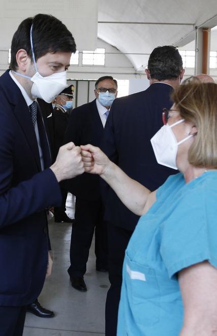 Il ministro Speranza a Modena. «Italia zona bianca al 99 per cento È possibile grazie alla vaccinazione» 