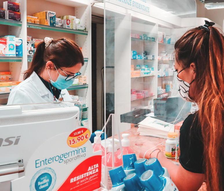 Vaccini in farmacia, slitta la partenza: a Livorno solo una è pronta per partire 