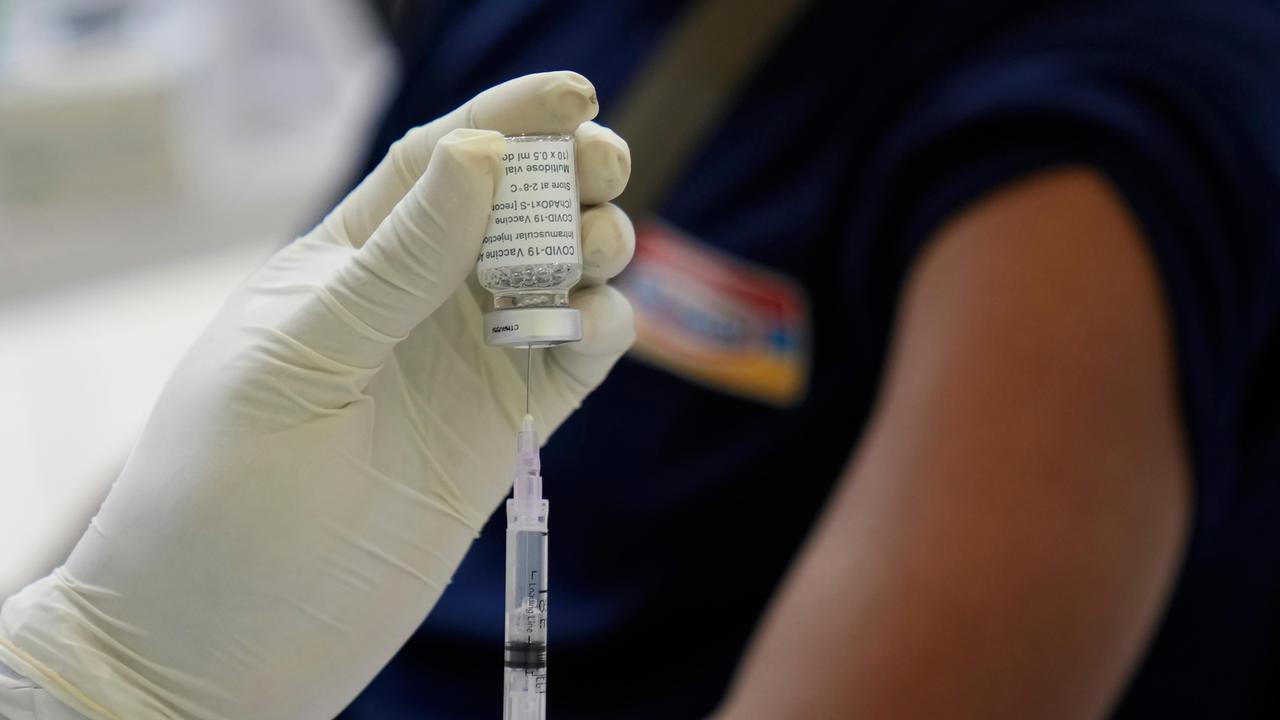 Genitori no vax, i figli minorenni si rivolgono ad un avvocato: due casi in Toscana