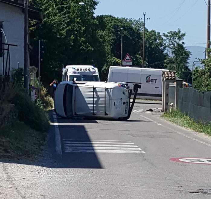 Modena, la strettoia-killer colpisce ancora due furgoni 