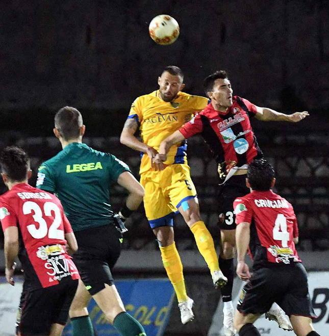 Murolo lascia e va a Taranto. Problema sintetico ai Marmi 