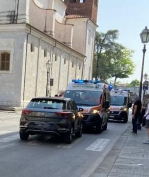 Nonna e nipote investiti in via Elisa sulle strisce 