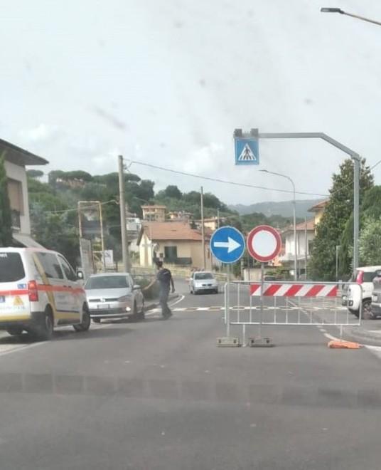 Primi provvedimenti al traffico dopo le proteste in via del Melo 