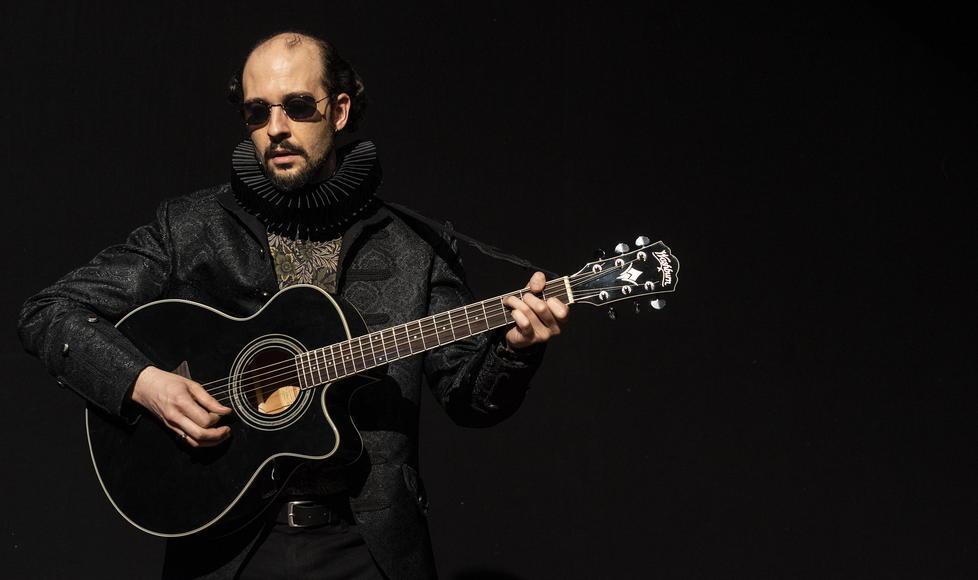 Accedere al sito o andare al teatro