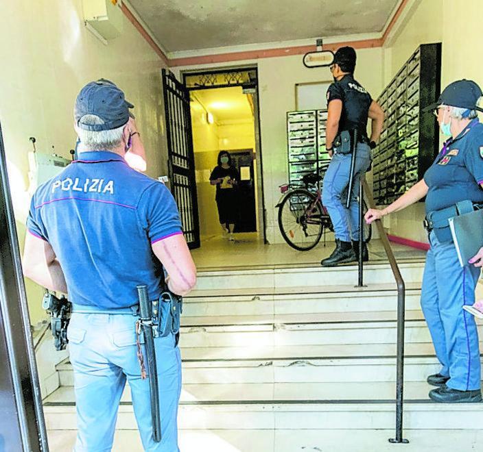 Tentano il colpo nella villa ma la Polizia li blocca in tempo