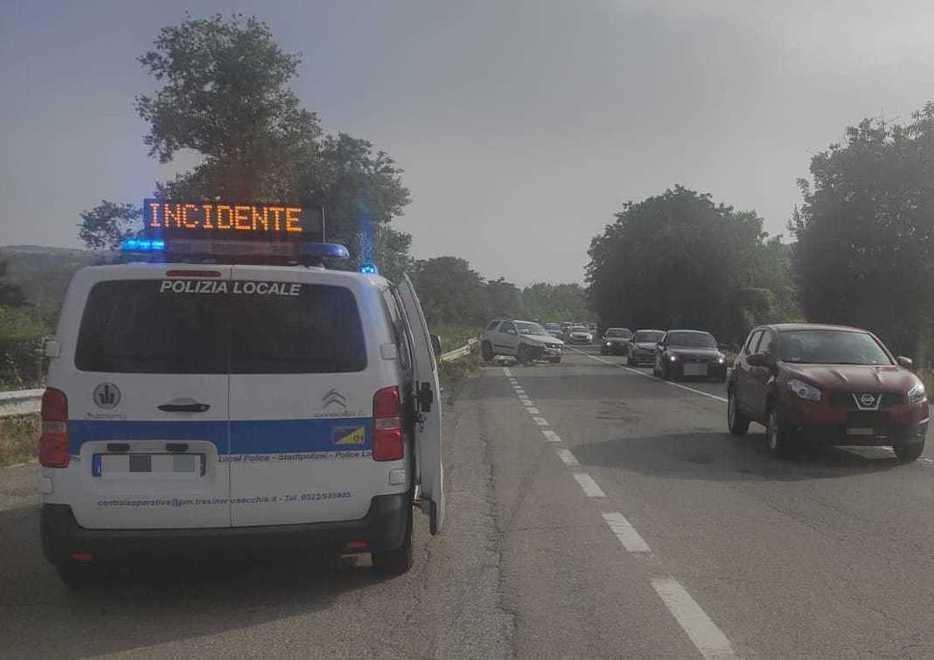 Carambola con l’auto in via delle Radici Ferita una 50enne