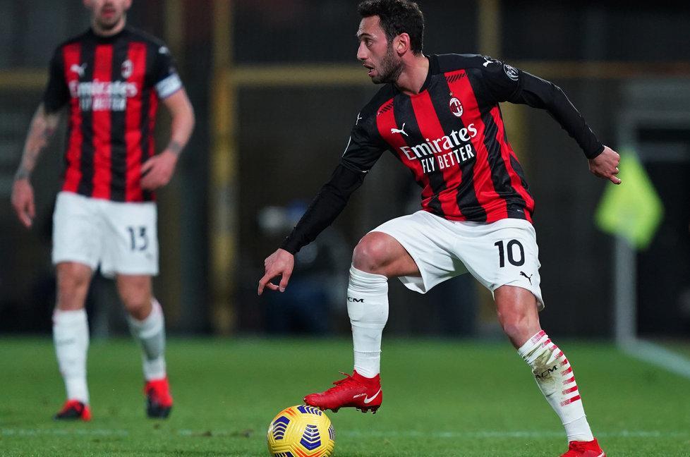Calhanoglu va all’Inter Il Milan verso Zaccagni 
