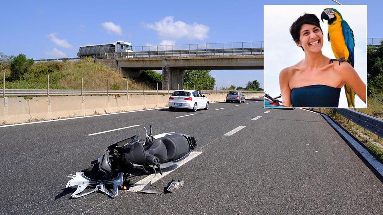 Lo scooter su cui viaggiavano le due donne sulla Variante Aurelia (Foto Michele Falorni/Silvi). Nel riquadro la vittima (concessa dalla famiglia per la pubblicazione)