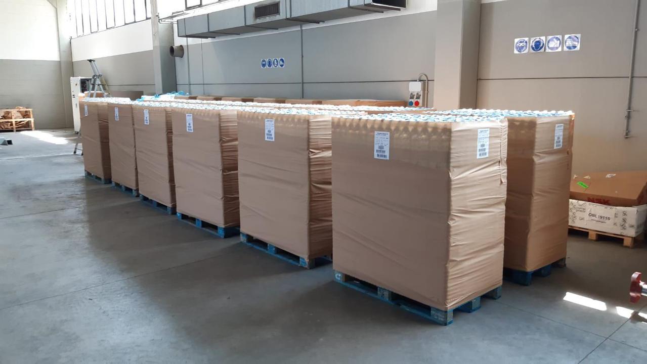 Pancali in un’azienda alimentare avvolti dalla carta riciclata