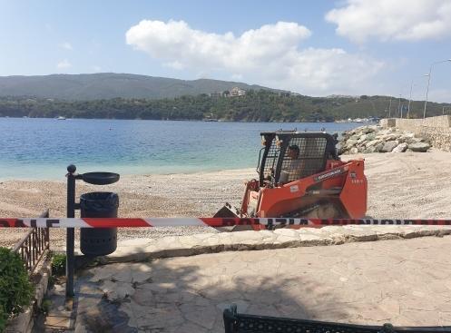 Proteste dei turisti per i lavori in spiaggia