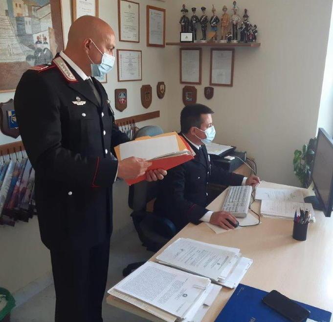 Rigano le auto ai vicini di casa Denunciata coppia di anziani
