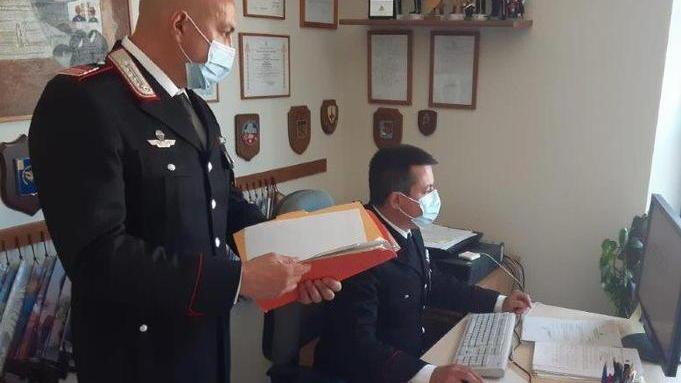 Rigano le auto ai vicini di casa Denunciata coppia di anziani