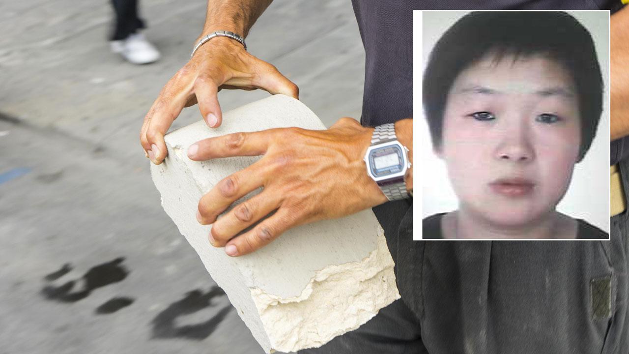 Il pezzo di capitello da 12 chili che ha colpito in pieno Baojiao Shu mentre stava camminando