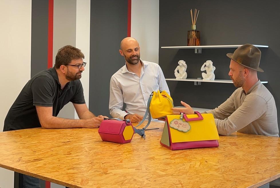 I tre imprenditori con alcune loro creazioni