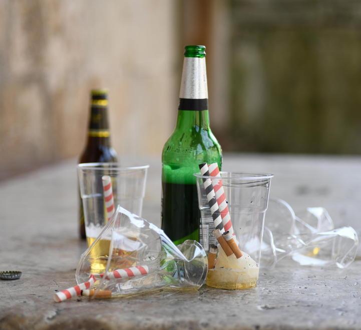 La proposta: «Bar chiusi a una certa ora e no al vetro» 
