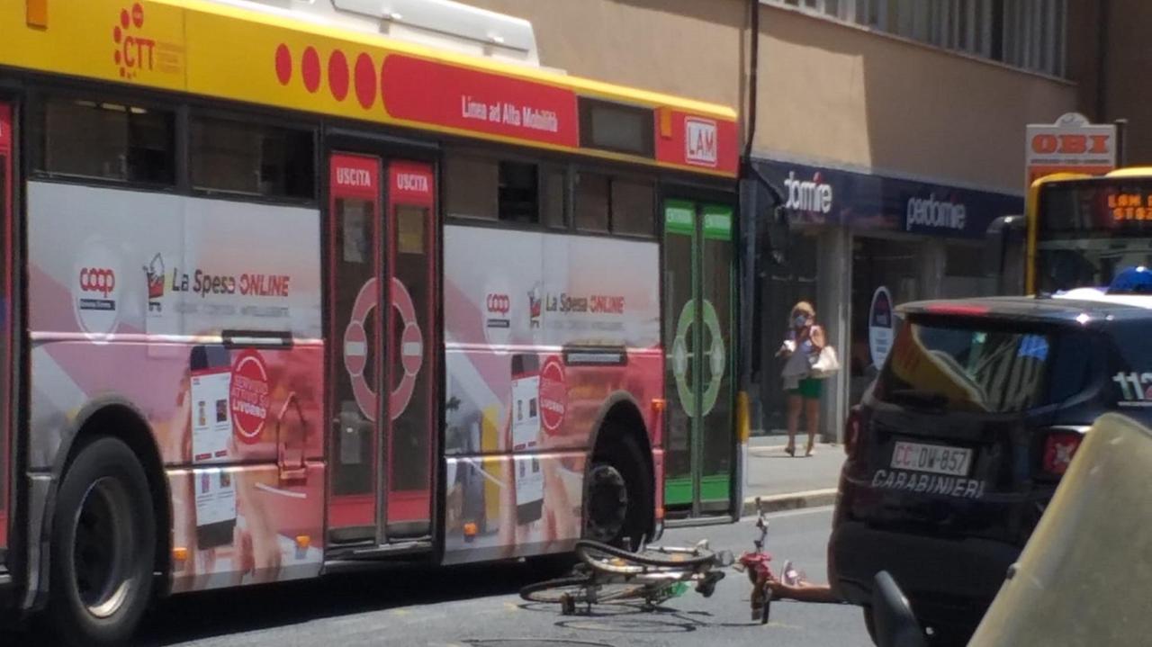 L'incidente all'angolo fra via Marradi e via Calzabigi