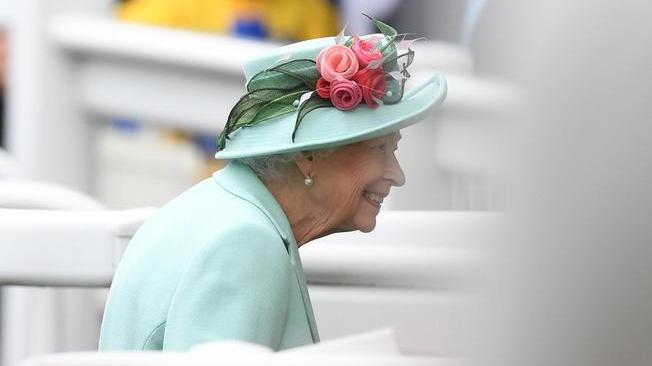 Gb: regina in campo per l'unità, visita post Covid in Scozia