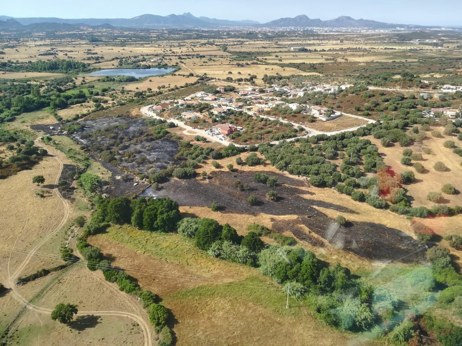 I due ettari bruciati al confine con Cugnana Fiori