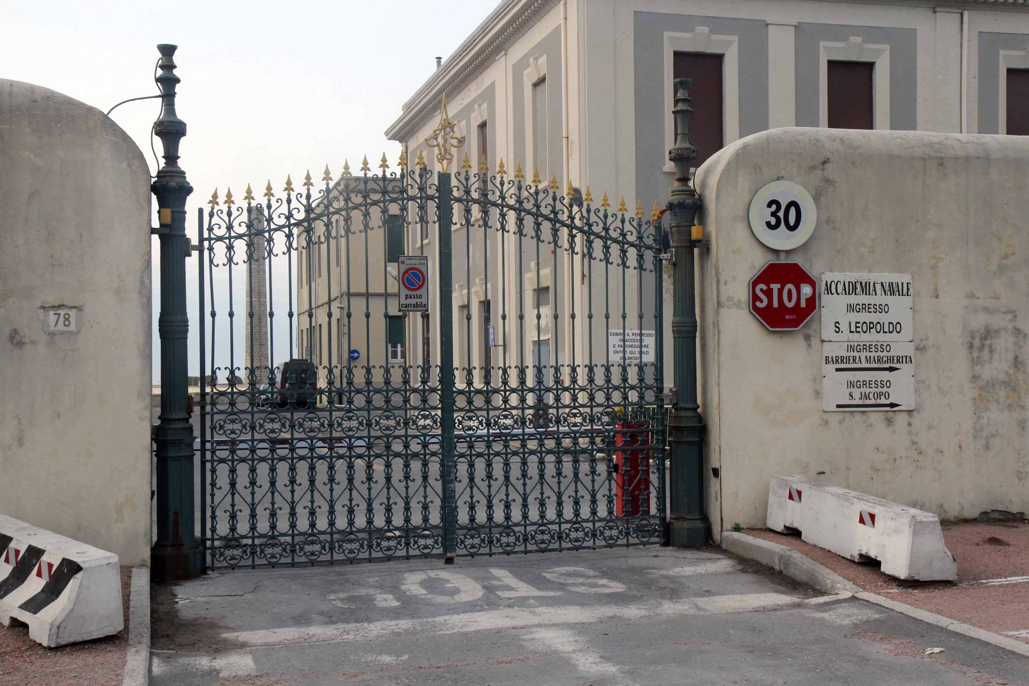 L'ingresso San Leopoldo dell'Accademia navale (foto d'archivio)