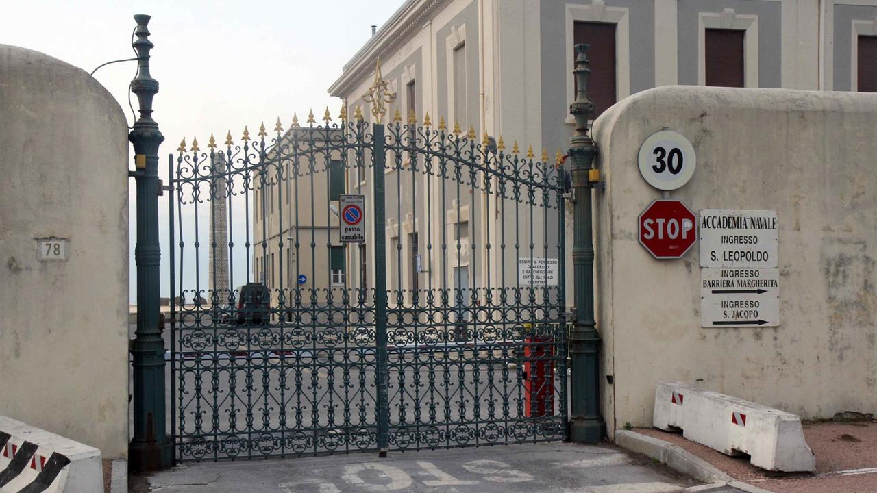 L'ingresso San Leopoldo dell'Accademia navale (foto d'archivio)